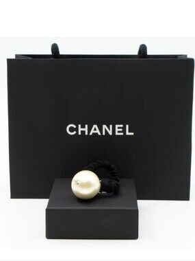 New Authentic Chanel Acrylic pearl Scrunche/Bracelet
